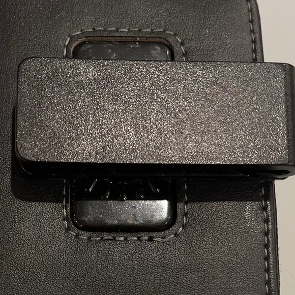 Black Leather Cell Phone Holster - Picture 4 of 5